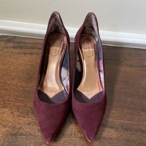 Lovely Ted Baker Suede High Court Pumps